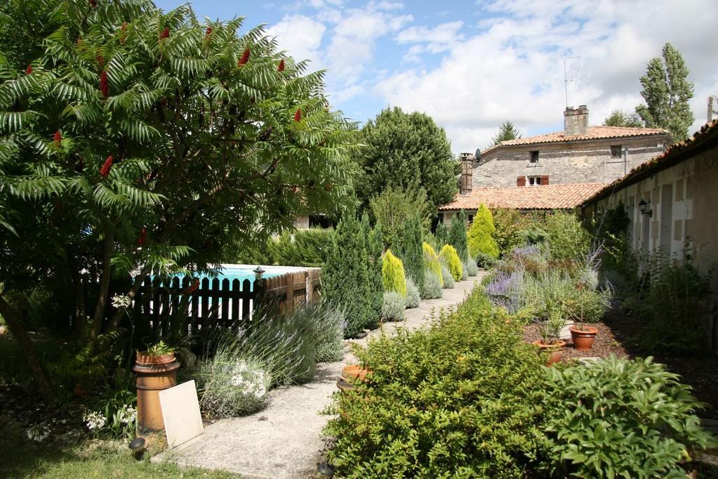 Châteauneuf-sur-Charente La Tonnellerie B&B 외부 사진